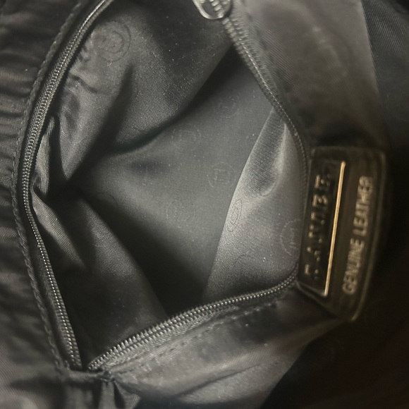 Danier MINT new as possible Black Leather Messenger/crossbody bag ultra soft - Picture 7 of 16